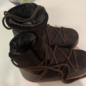 Like new ikkii boots size 38